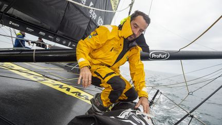 Vendée Globe : Louis Burton deuxième skippeur à abandonner, Charlie Dalin creuse l'écart en tête... Suivez la position des bateaux en direct