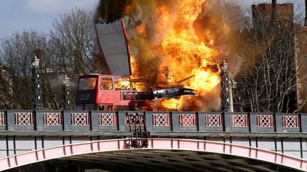 &nbsp; (L'impressionnante explosion organisée pour un tournage de film © SIPA/Steve Parsons)