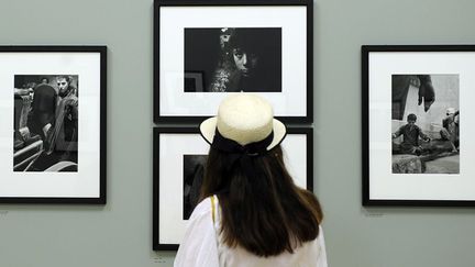 La rétrospective du photographe chilien Sergio Larrain à Arles (1er juillet 2013)
 (Boris Horvat / AFP)