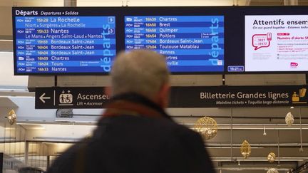 Des milliers de passagers d’une dizaine de trains ont vécu une véritable galère, mardi 24 décembre 2024 au soir. Des retards ont été provoqués en raison d’un accident de personne.