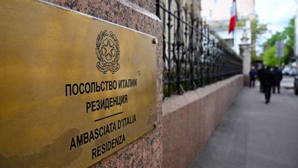 L'ambassade d'Italie à Moscou (Russie), le 18 mai 2022. (NATALIA KOLESNIKOVA / AFP)