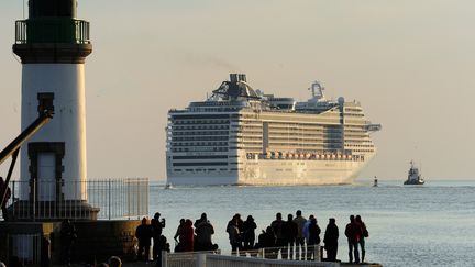 Le "MSC Preziosa" quitte le port de Saint-Nazaire (Loire-Atlantique), le 14 mars 2013. (YANNICK LE GAL / AFP)