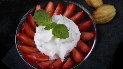 Gaspacho de fraises à la mousse de citron. (BERNARD BACH)