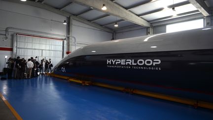 Un prototype du train à grande vitesse Hyperloop,&nbsp;le 2 octobre 2018, à&nbsp;El Puerto de Santa Maria (Espagne). (CRISTINA QUICLER / AFP)