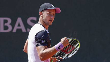 Enzo Couacaud après sa victoire lors du 1er tour de Roland-Garros dimanche 30 mai face au Biélorusse Egor&nbsp;Gerasimov. (MAXPPP)