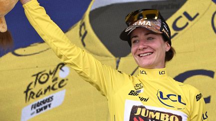 La Néerlandaise Marianne Vos a conforté son maillot de leader en remportant la 6e étape du Tour de France femmes, le 29 juillet 2022. (JEFF PACHOUD / AFP)