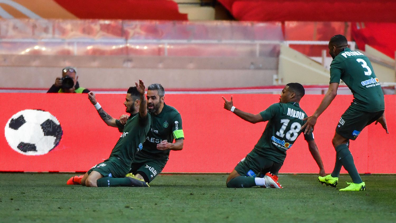 Ligue 1 Saint Etienne Renverse Monaco Et Met La Pression Sur Lyon 8732