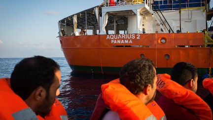 Des migrants&nbsp;sauvés par le bateau "Aquarius" de l'ONG SOS Méditerranée le 24 septembre 2018. (MAUD VEITH / SOS MEDITERRANEE)