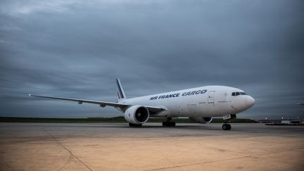 Un Boeing 777 Cargo de la compagnie Air France, le 29 octobre 2019 à l'aéroport de Roissy. (MARTIN BUREAU / AFP)