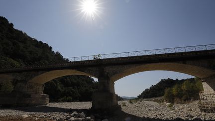 L'Esteron à sec au niveau de la commune du Broc (Alpes-Maritimes), le 11 août 2021. (MAXPPP)