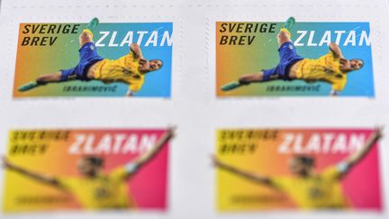 Certains de ces timbres repr&eacute;sentent Zlatan Ibrahimovic lors du match amical entre la Su&egrave;de et l'Angleterre, le 14 novembre 2012. (ANDERS WIKLUND / TT NEWS AGENCY / AFP)