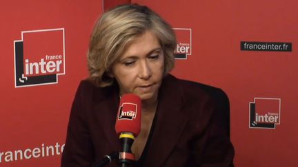 Valérie Pécresse, la présidente LR de la région Île-de-France, dans le studio de France Inter le 5 mars 2018. (FRANCE INTER / RADIO FRANCE)