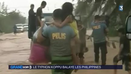 Le typhon Koppu ravage les Philippines