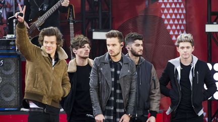 Les One Direction sur le plateau d'une &eacute;mission de t&eacute;l&eacute;vision am&eacute;ricaine &agrave; New York (Etats-Unis), le 26 novembre 2013. (CHARLES SYKES / AP / SIPA)