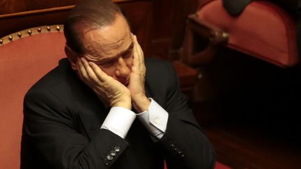 Silvio Berlusconi, leader du Peuple de la libert&eacute; (PDL, centre-droit), assiste au discours du pr&eacute;sident du Conseil, Enrico Letta, au S&eacute;nat, &agrave; Rome (Italie), le 2 octobre 2013. (TONY GENTILE / REUTERS)