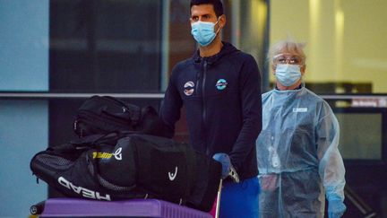 Le numéro 1 mondial, Novak Djokovic à son arrivée en Australie, à Adelaide, le 14 janvier 2021. (BRENTON EDWARDS / AFP)