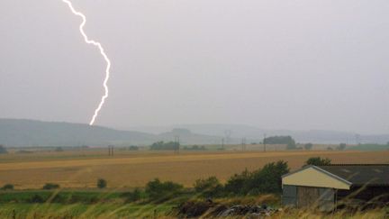 Un orage à&nbsp;Pulny (Meurthe-et-Moselle), le 23 juillet 2001. (DAMIEN MEYER / AFP)