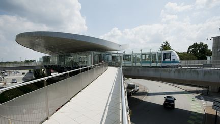 Un rame de métro à la station La Poterie, à Rennes (Ille-et-Vilaine), le 22 juillet 2014. (JEAN-SEBASTIEN EVRARD / AFP)