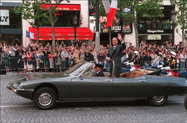 L'une des 2 SM commandées par le président Pompidou, ici utilisée sur les Champs-Elysées par Jacques Chirac
 (GEORGES BENDRIHEM / AFP       )