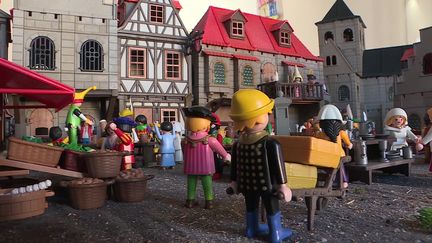 Une scène médiévale recomposée avec des Playmobil au château de Sedan.&nbsp; (FRANCEINFO)