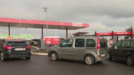 Carburants : des opérations à prix coûtant dans les hypermarchés (FRANCE 2)