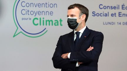 Emmanuel Macron, le 14 décembre 2020 à Paris, lors d'une rencontre avec les membres de la Convention citoyenne pour le climat. (THIBAULT CAMUS / AFP)