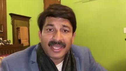 Le candidat&nbsp;Manoj Tiwari s'adresse à ses électeurs dans une langue qu'il ne parle pas grâce à l'intelligence artificielle (CAPTURE D'ECRAN YOUTUBE)