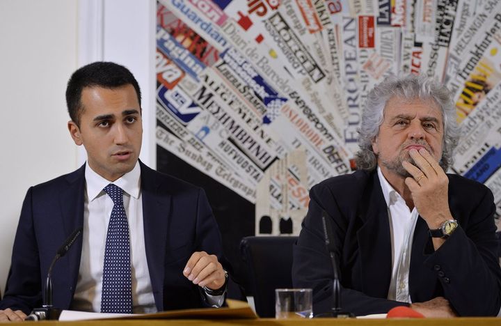 Beppe Grillo et Luigi Di Maio, 29 ans, nouvel homme fort du mouvement politique italien 5 étoiles.   (AFP/ Andreas Solaro)