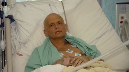 Alexandre Litvinenko, lors de son hospitalisation dans une unit&eacute; de soins intensifs, le 20 novembre 2006 &agrave; Londres (Royaume-Uni). (NATASJA WEITSZ / GETTY IMAGES)