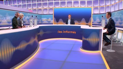 Autour de Marc Fauvelle et Renaud Dély, les informés débattent de l'actualité, mercredi 18 janvier 2023. (FRANCEINFO / RADIOFRANCE)