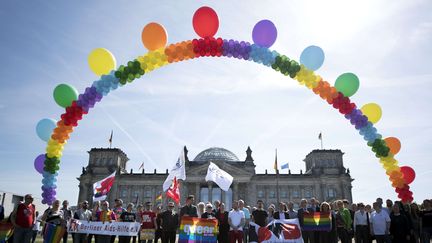 Manifestation pour la journée internationale contre l'homophobie devant le Bundestag à Berlin, le 17 mai 2017.&nbsp; (STEFAN BONESS/IPON/SIPA / IPON)