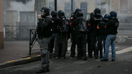 Des policiers à Toulouse, le 26 janvier 2019. (PABLO TUPIN  / HANS LUCAS)