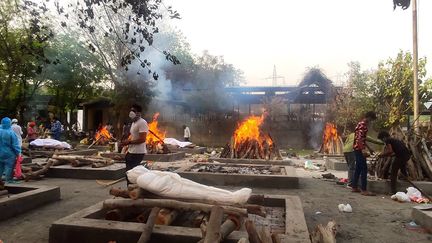 Le crématorium de Sarai Kale Khan, au sud de New Delhi (Inde), le 28 avril 2021. (SEBASTIEN FARCIS / RADIOFRANCE)