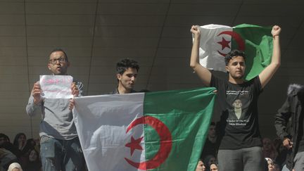 Des manifestants à Alger (Algérie), le 3 mars 2019.&nbsp; (MAXPPP)