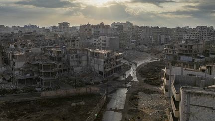 Une photo aérienne du centre de Homs (Syrie), le 20 décembre 2024. (SAMEER AL-DOUMY / AFP)