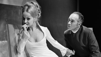 Daniele Lebrun et Michel Piccoli répètent une scène du "Misanthrope" de Molière, le 27 septembre 1969, au Théâtre de la Ville, à Paris. (STRINGER / AFP)