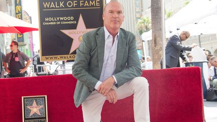 Michael Keaton sur le "Walk of fame" à Hollywood, 28 juillet 2016.
 (VALERIE MACON / AFP)