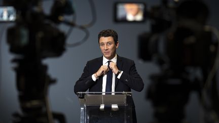 L'ancien porte-parole du gouvernement et ex-candidat aux élections municipales à Paris, Benjamin Griveaux, lors de son annonce de retrait de la campagne, le 14 février 2020 à Paris.&nbsp; (LIONEL BONAVENTURE / AFP)