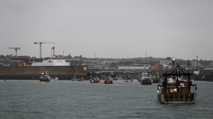 Des bateaux de pêche français dans le port de Saint-Hélier, à Jersey, le 6 mai 2021.&nbsp; (SAMEER AL-DOUMY / AFP)