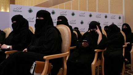 Des femmes participent à une cérémonie de remise de diplôme d'inspectrice d'auto-école, le 21 juin 2018 à Riyad (Arabie saoudite), quelques jours avant l'entrée en vigueur du décret royal autorisant les femmes à conduire dans le pays. (REUTERS  STAFF / Reuters)