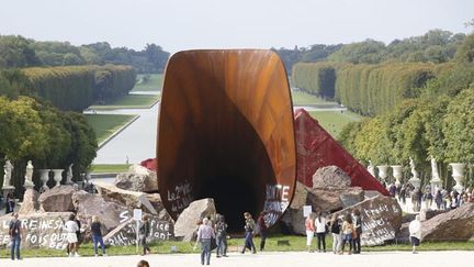 &nbsp; ("Dirty Corner" l'oeuvre d'Anis Kapoor dans le parc du Château de Versailles, avant sa troisième dégradation © MaxPPP)