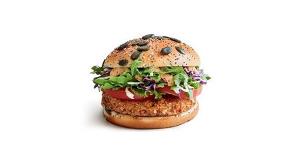 Le "Grand Veggie" de McDonald's, qui sera proposé en France à partir de mardi 10 octobre 2017. (MCDONALD'S FRANCE)