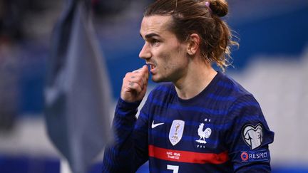 Le numéro sept de l'équipe de France, Antoine Griezmann, ici contre l'Ukraine à l'occasion de la 1re journée des éliminatoires pour la Coupe du monde 2022, mercredi 24 mars 2021. (FRANCK FIFE / AFP)