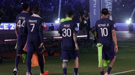 Les Parisiens Hugo Ekitike, Kylian Mbappé, Lionel Messi et Neymar après la 38e journée de Ligue 1 contre Clermont, au Parc des Princes (Paris), le 3 juin 2023. (MaxPPP)