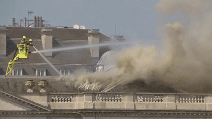 Royaume-Uni : un incendie s'est déclaré à la Somerset House, un bâtiment londonien abritant un musée