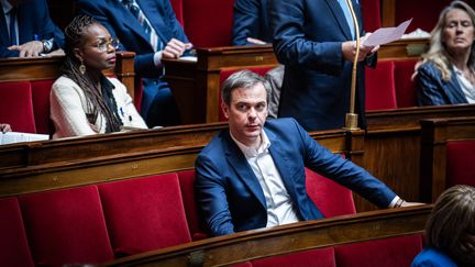 L'ancien ministre et député du camp présidentiel, Olivier Véran, à l'Assemblée nationale, à Paris, le 2 avril 2024. (XOSE BOUZAS / HANS LUCAS / AFP)