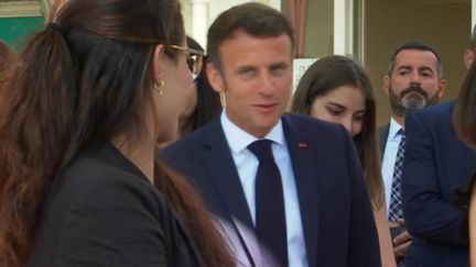 Vendredi 3 juin, Emmanuel Macron a donné sa première interview, depuis sa réélection à l'Élysée. En direct de l'Élysée, la journaliste Anne Bourse revient sur cet entretien.&nbsp; (FRANCE 3)