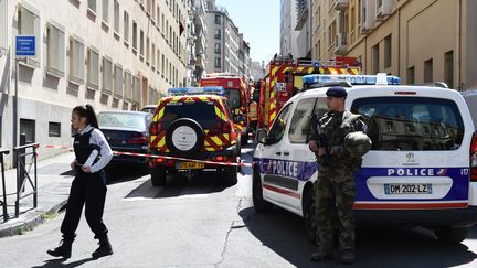 Deux hommes, soupçonnés de préparer une attaque terroriste lors de la campagne présidentielle, ont été arrêtés à Marseille, le 18 avril 2017. (BORIS HORVAT / AFP)