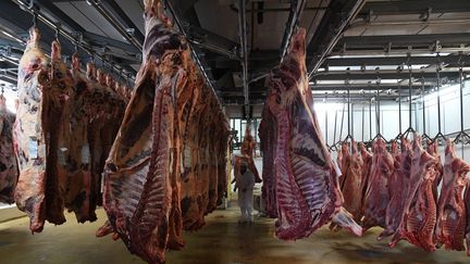 Un abattoir français de Surgères (Charente-Maritime), le 20 juin 2016 (photo d'illustration). (XAVIER LEOTY / AFP)