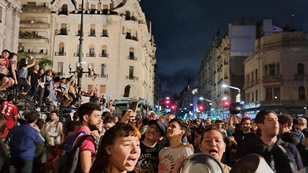 Protesters in Buenos Aires, the capital of Argentina, protest against the reforms of new President Javier Milei.  (CAROLINE VICQ / RADIOFRANCE)